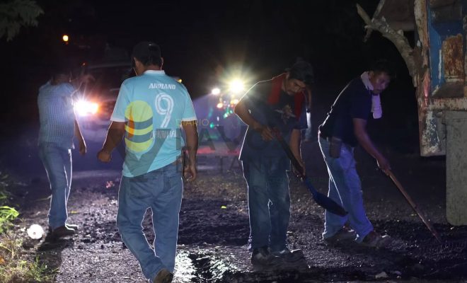 Gobierno de Chontla impulsa acciones de mantenimiento en la carretera Las Cruces–San Nicolasillo