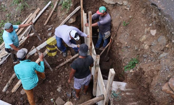 Gobierno de Chontla impulsa acciones de mantenimiento en la carretera Las Cruces–San Nicolasillo