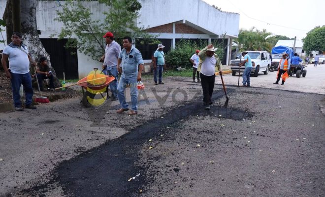 Gobierno de Chontla impulsa acciones de mantenimiento en la carretera Las Cruces–San Nicolasillo