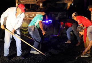 Gobierno de Chontla impulsa acciones de mantenimiento en la carretera Las Cruces–San Nicolasillo