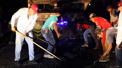 Gobierno de Chontla impulsa acciones de mantenimiento en la carretera Las Cruces–San Nicolasillo