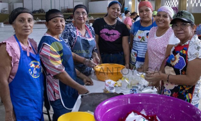 Ampliar imagen al hacer click Ayuntamiento de Chontla fomenta la preservación de las tradiciones con la elaboración de pan de mono