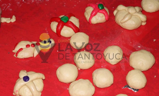 Ampliar imagen al hacer click Ayuntamiento de Chontla fomenta la preservación de las tradiciones con la elaboración de pan de mono