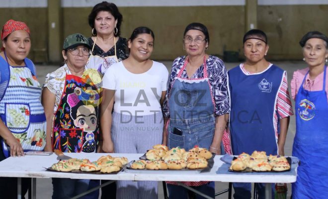 Ampliar imagen al hacer click Ayuntamiento de Chontla fomenta la preservación de las tradiciones con la elaboración de pan de mono