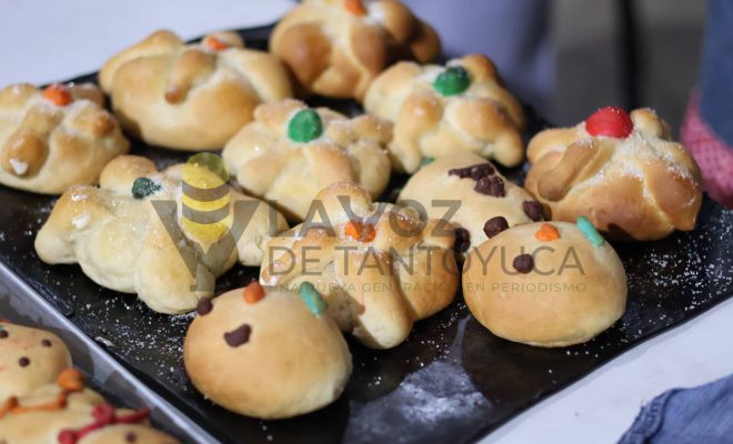 Ampliar imagen al hacer click Ayuntamiento de Chontla fomenta la preservación de las tradiciones con la elaboración de pan de mono