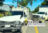 Choque de camionetas deja cuantiosos daños materiales