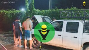 Camioneta se incendia en la vía pública; conductor resultó ileso 