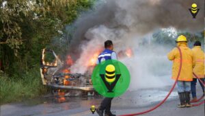 Se incendia camioneta sobre la Alazán - Canoas