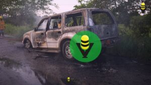 Se incendia camioneta sobre la Alazán - Canoas