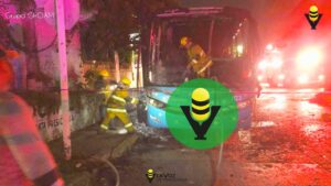 Incendian autobús turístico en Coatzacoalcos