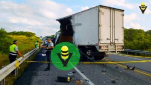 Muere operador de camión en aparatoso choque 