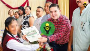 Alcalde Néstor Enrique Sosa Peña asiste a clausura escolar en la Primaria Manuel C. Tello, en Chontla