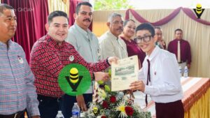 Alcalde Néstor Enrique Sosa Peña asiste a clausura escolar en la Primaria Manuel C. Tello, en Chontla