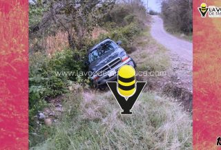 Camioneta termina en zanja tras accidente en camino vecinal, en Tempoal