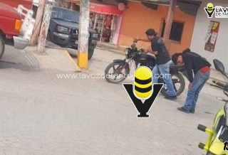 Motociclista resulta con golpes menores tras derrapar en Benito Juárez