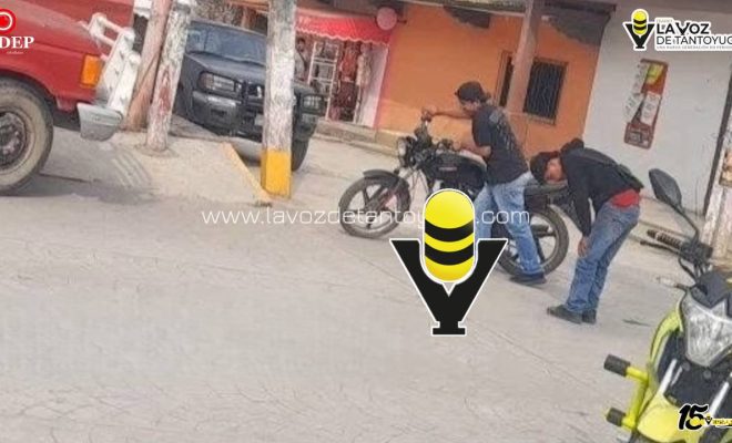 Motociclista resulta con golpes menores tras derrapar en Benito Juárez