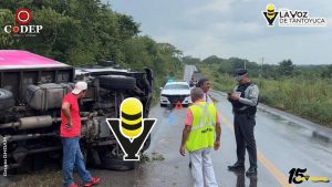Vuelca camión de Correos de México en la carretera Pánuco-Tempoal