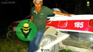 Taxista termina fuera de un camino vecinal