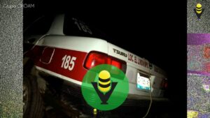 Taxista termina fuera de un camino vecinal