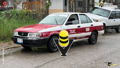 Taxista choca contra camioneta estacionada, en Tantoyuca