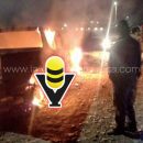 Camioneta termina completamente calcinada por corto circuito, en El Higo