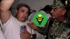 Soldados roban 50 mil pesos y mil dólares a tres jóvenes; ciudadanos los persiguen y los detienen 