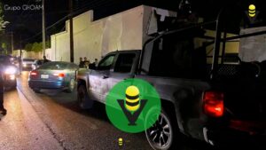 Soldados roban 50 mil pesos y mil dólares a tres jóvenes; ciudadanos los persiguen y los detienen 