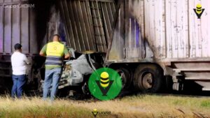 Muere automovilista calcinado tras ser arrastrado por un tráiler