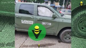 Militares se pasan la luz roja y arrollan a motociclista