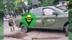 Militares se pasan la luz roja y arrollan a motociclista