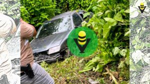 Pierde el control de su vehículo y cae a un barranco, en Chicontepec 