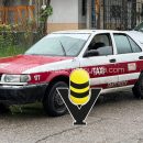 Taxi se impacta contra camioneta estacionada en la colonia La Pedrera, en Tantoyuca