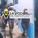 Detienen a pareja por agredir a una persona