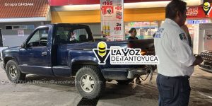 Conductor provoca percance en la Gasolinera González
