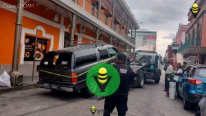 Robaban ropa y las guardaban en una camioneta estacionada: los detienen 
