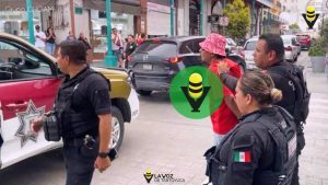Robaban ropa y las guardaban en una camioneta estacionada: los detienen 