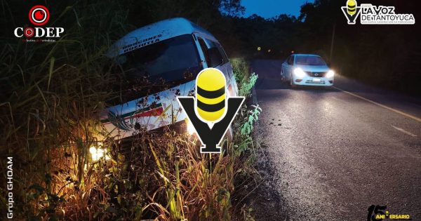 Percance de una combi dejó unidad fuera de la carretera México - Tampico