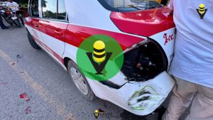 Operador de autobús provoca percance vial sobre la Platón Sánchez