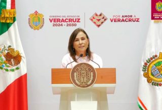 Nahle ordena colocar lonas en escuelas de Veracruz para evitar cobro de inscripciones y cuotas