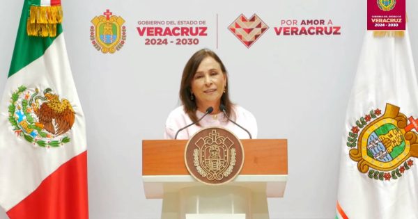 Nahle ordena colocar lonas en escuelas de Veracruz para evitar cobro de inscripciones y cuotas
