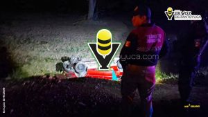 ¡Vuelcan y caen a barranco en Álamo!; familia completa resultan lesionados 