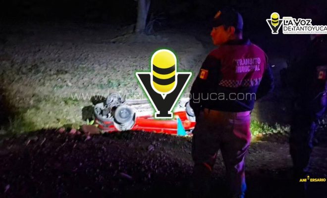 ¡Vuelcan y caen a barranco en Álamo!; familia completa resultan lesionados