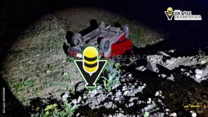 ¡Vuelcan y caen a barranco en Álamo!; familia completa resultan lesionados 