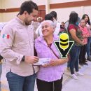 Apoyos directos a familias; entregan tarjetas Bienestar en Chicontepec