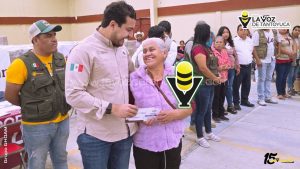 Apoyos directos a familias; entregan tarjetas Bienestar en Chicontepec