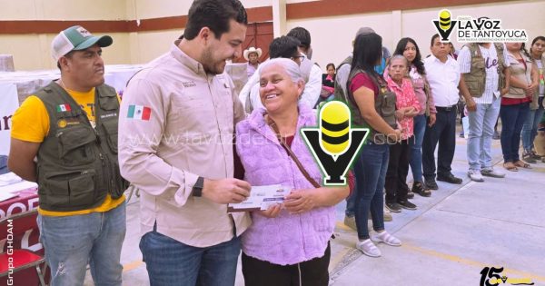 Apoyos directos a familias; entregan tarjetas Bienestar en Chicontepec