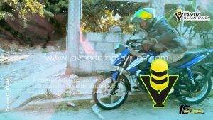 Motociclista resulta ileso tras chocar contra un taxi, en Tantoyuca