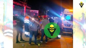 Auxilian a motociclista tras derrape 