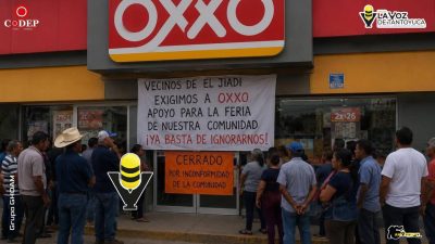 Vecinos cierran OXXO por no cooperar para Fiesta Patronal, en Huejutla