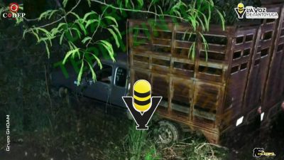 Camioneta cae a barranco en la Alazán - Canoas; conductor resultó ileso
